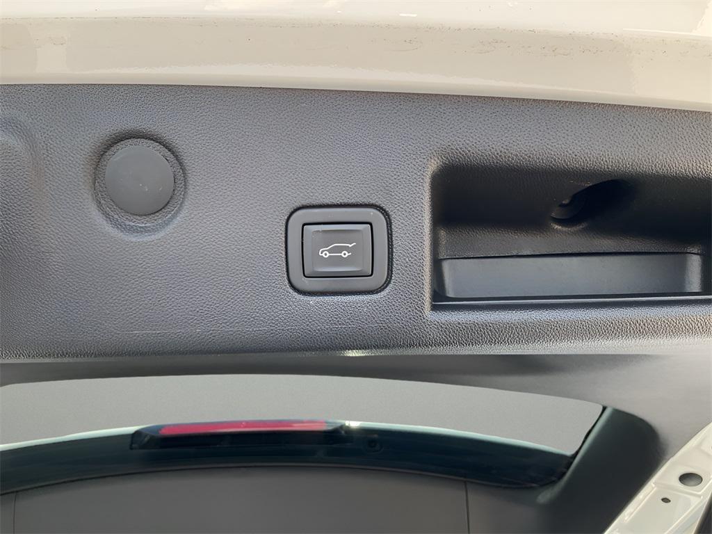 used 2023 Chevrolet Equinox car, priced at $20,999