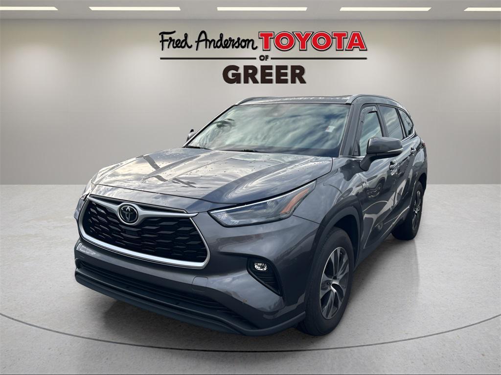used 2023 Toyota Highlander car, priced at $36,474