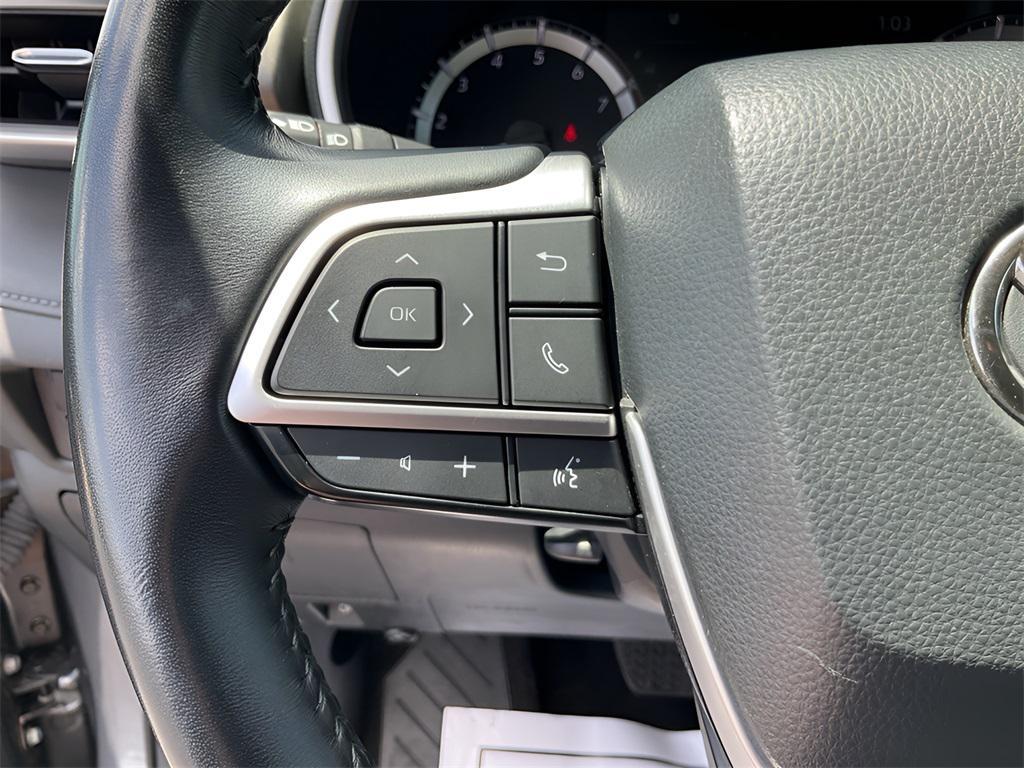 used 2023 Toyota Highlander car, priced at $34,980