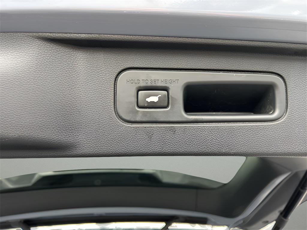 used 2025 Honda Pilot car, priced at $47,796