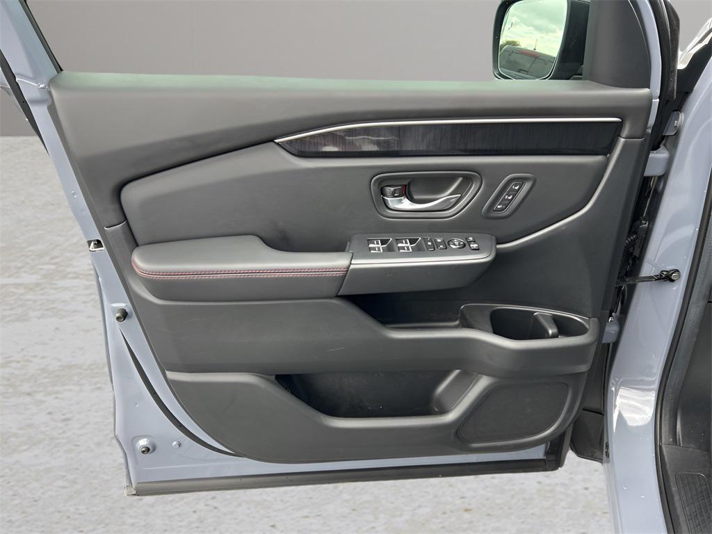used 2025 Honda Pilot car, priced at $47,796