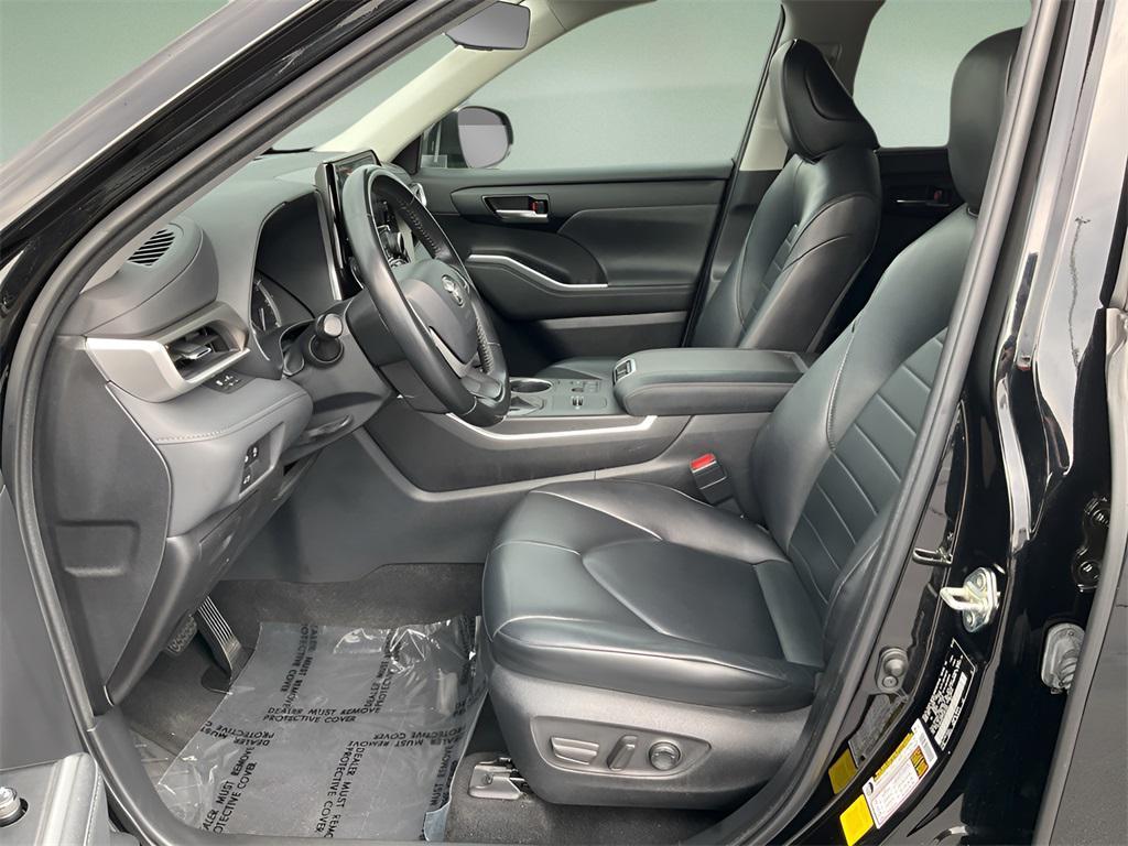 used 2023 Toyota Highlander car, priced at $34,460