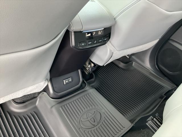 used 2025 Toyota Highlander Hybrid car, priced at $49,999