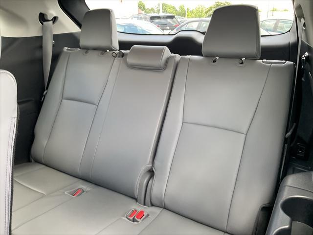 used 2025 Toyota Highlander Hybrid car, priced at $49,999