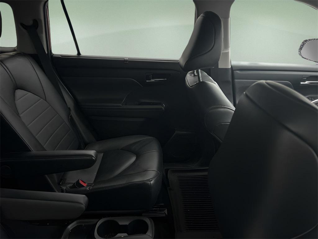used 2023 Toyota Highlander car, priced at $35,667