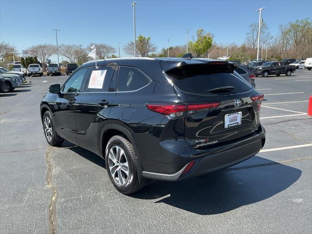 used 2022 Toyota Highlander car, priced at $35,163