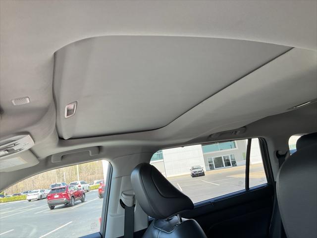 used 2022 Toyota Highlander car, priced at $35,163