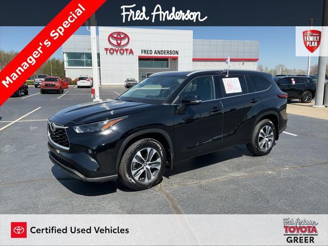 used 2022 Toyota Highlander car, priced at $33,563