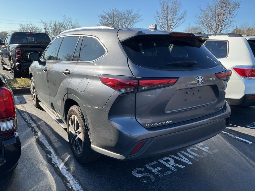 used 2022 Toyota Highlander car, priced at $33,445