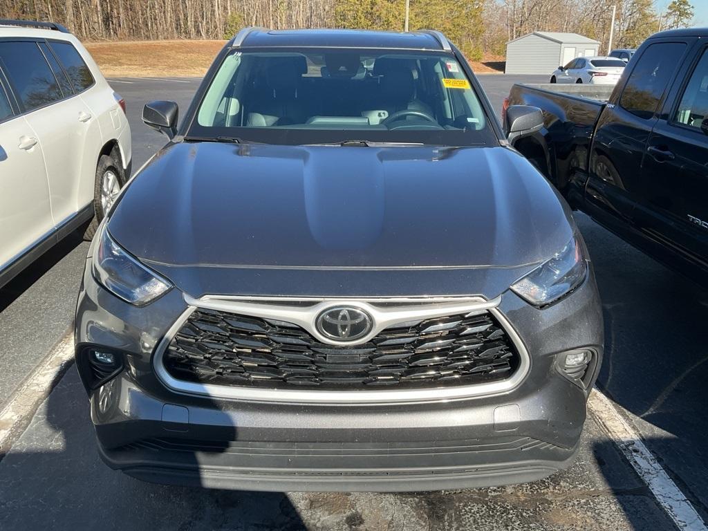 used 2022 Toyota Highlander car, priced at $33,445