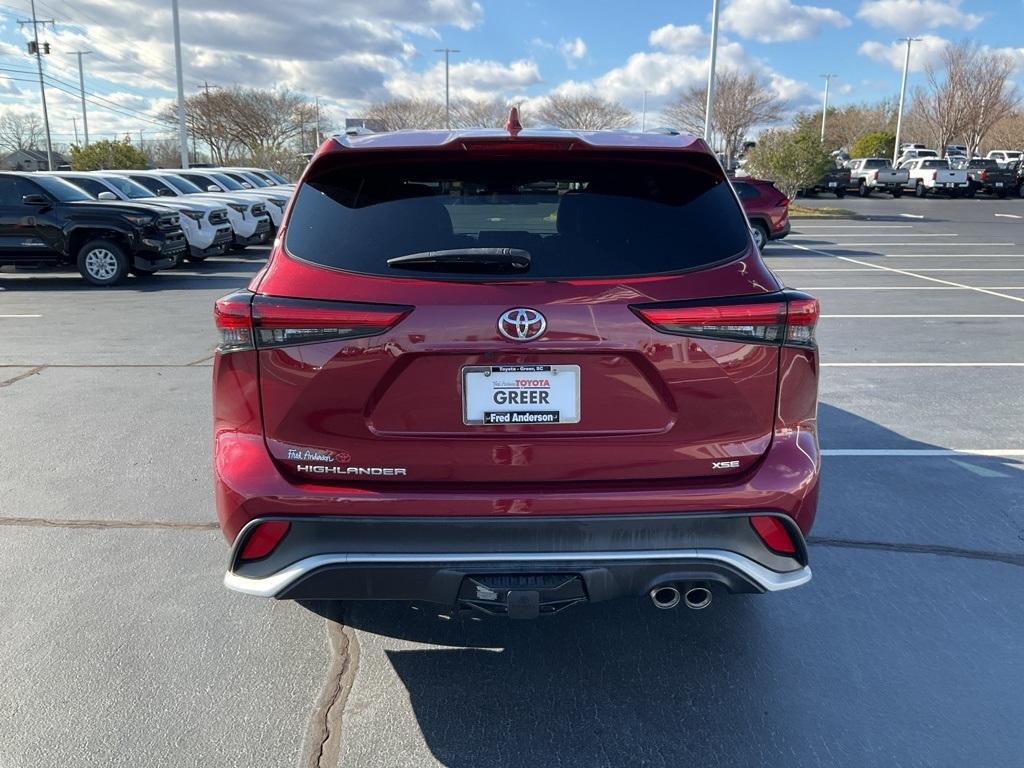 used 2021 Toyota Highlander car, priced at $33,999