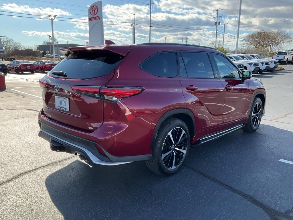 used 2021 Toyota Highlander car, priced at $33,999