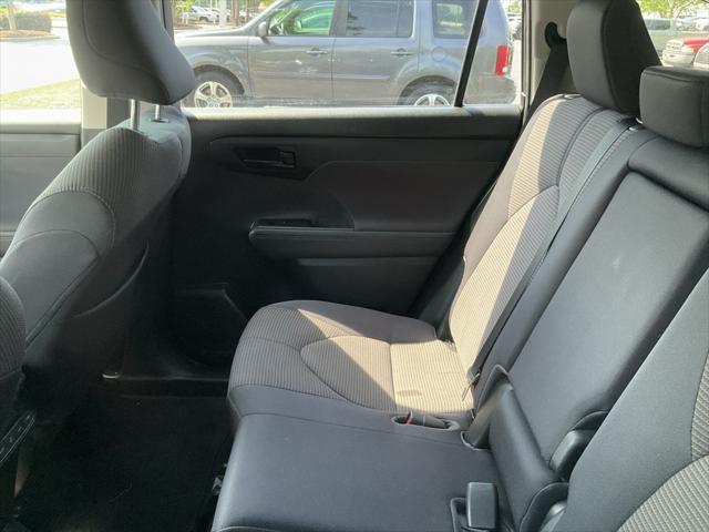 used 2022 Toyota Highlander car, priced at $31,816