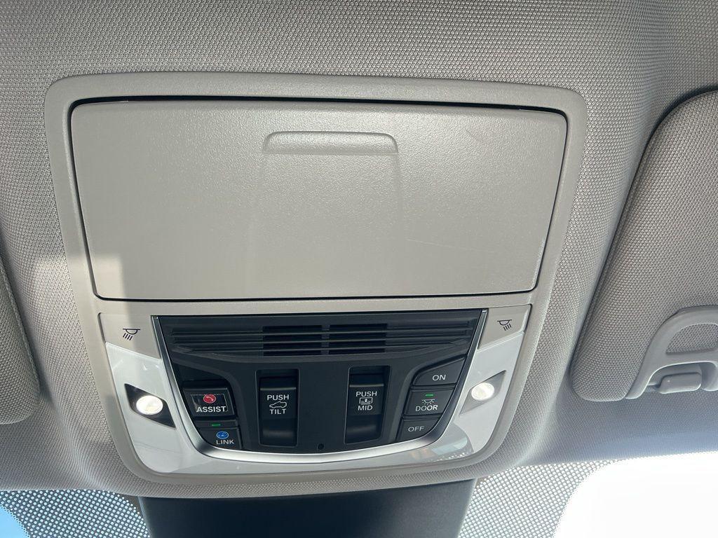 used 2023 Acura MDX car, priced at $44,518