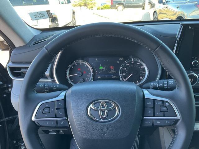 used 2023 Toyota Highlander car, priced at $36,994