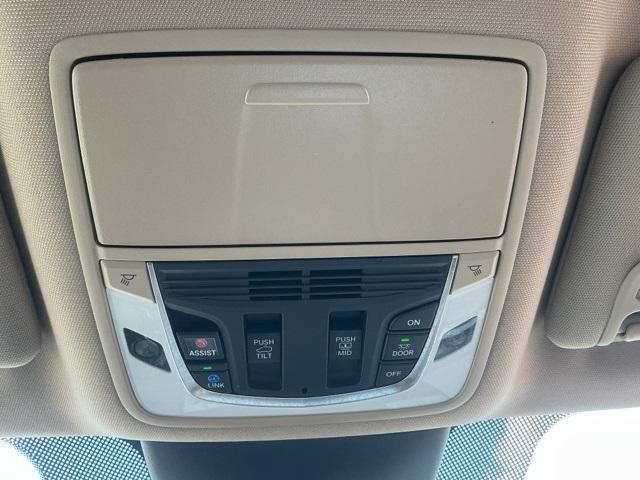 used 2023 Acura MDX car, priced at $39,875