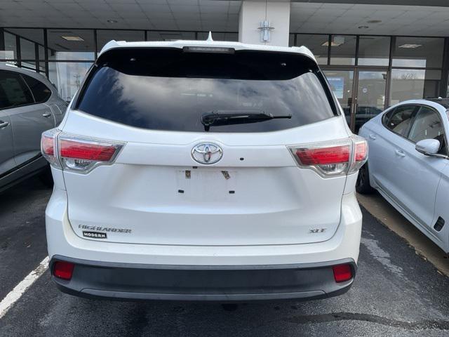 used 2016 Toyota Highlander car, priced at $23,999