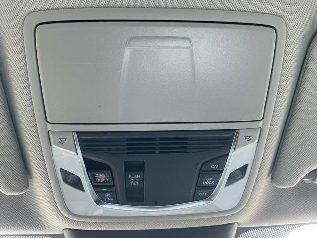 used 2025 Acura TLX car, priced at $39,900