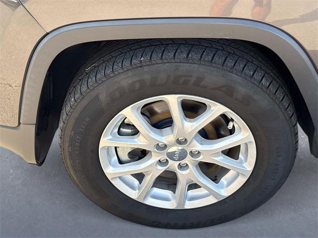 used 2018 Jeep Cherokee car, priced at $13,228