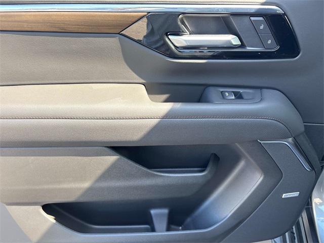 new 2025 Chevrolet Suburban car, priced at $87,544