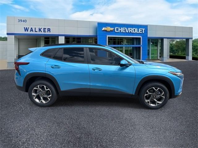 new 2025 Chevrolet Trax car, priced at $25,500