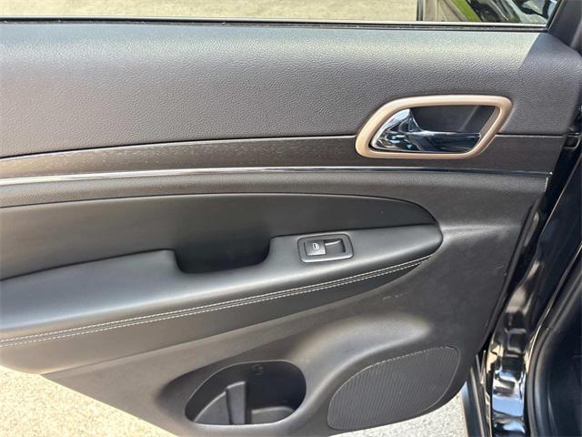 used 2015 Jeep Grand Cherokee car, priced at $15,823