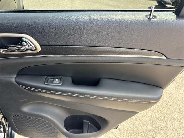 used 2015 Jeep Grand Cherokee car, priced at $15,823
