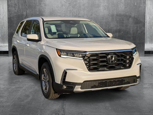 new 2025 Honda Pilot car, priced at $45,350