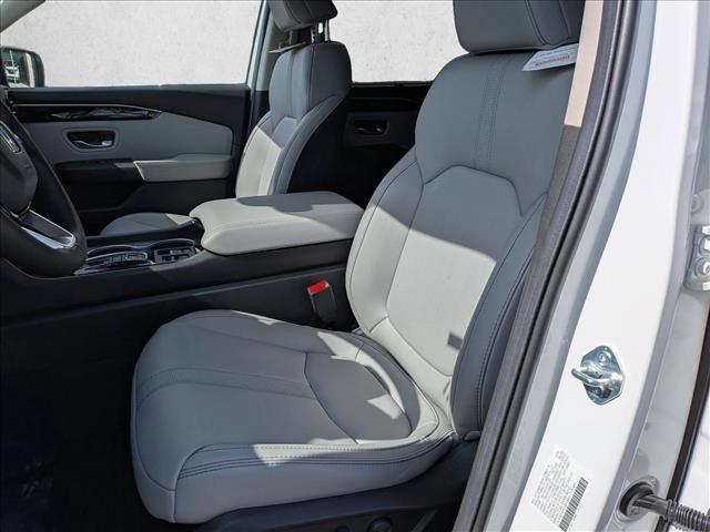 new 2025 Honda Pilot car, priced at $49,505