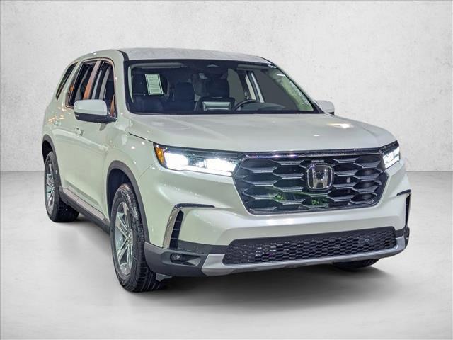 new 2025 Honda Pilot car, priced at $43,827