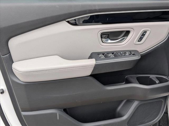 used 2025 Honda Pilot car, priced at $41,998