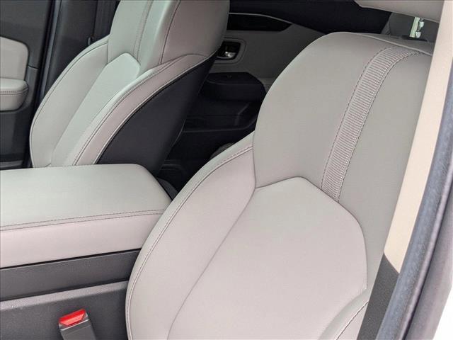 used 2025 Honda Pilot car, priced at $41,998