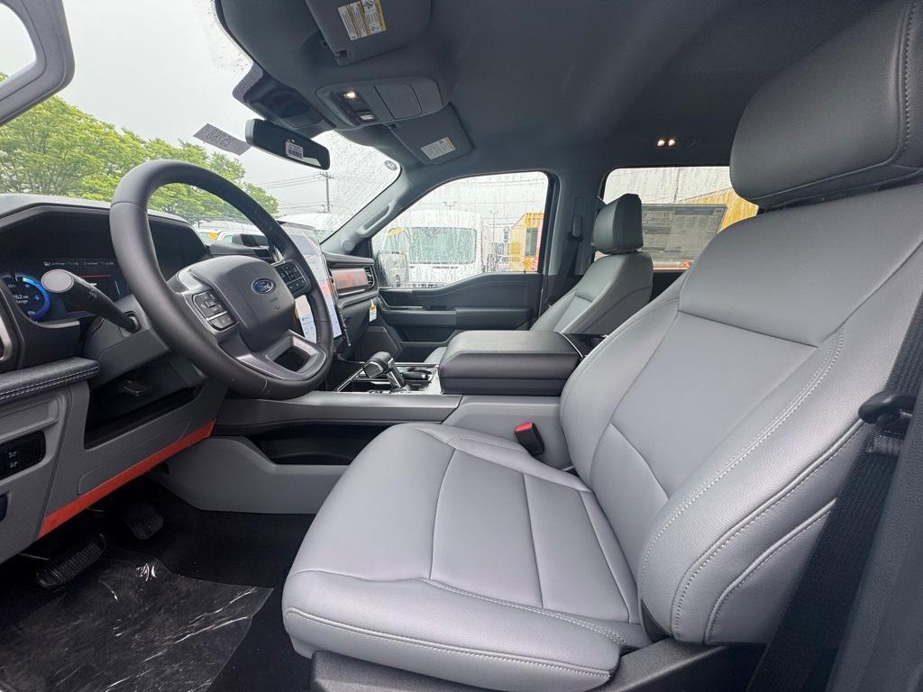 new 2025 Ford F-150 Lightning car