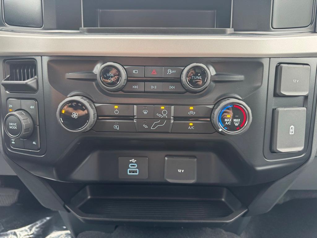 new 2025 Ford F-350 car, priced at $58,435