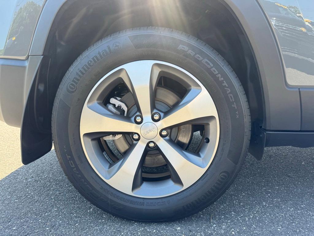 used 2022 Jeep Cherokee car, priced at $28,700