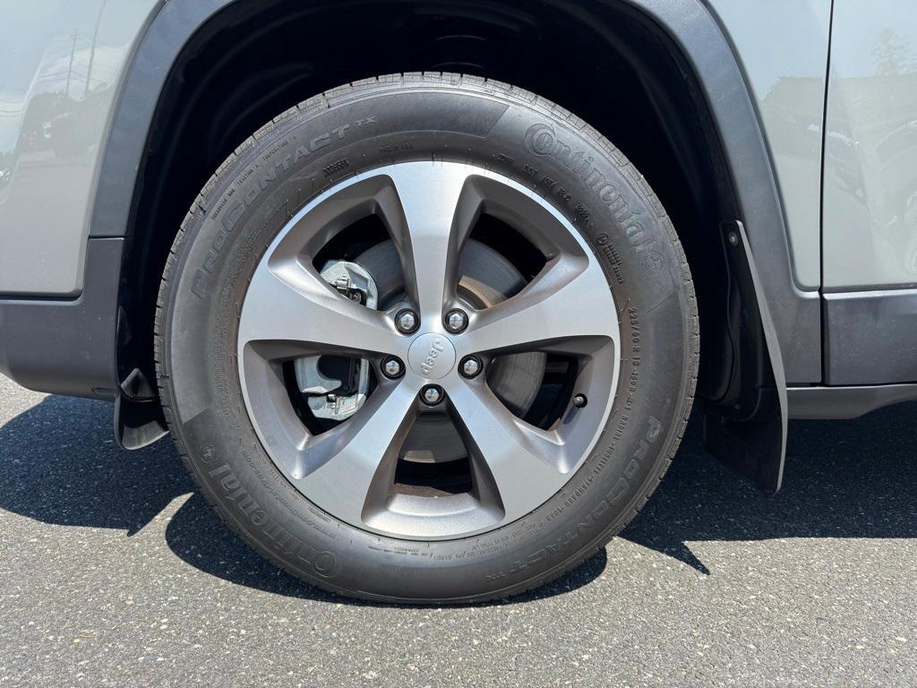 used 2022 Jeep Cherokee car, priced at $28,700