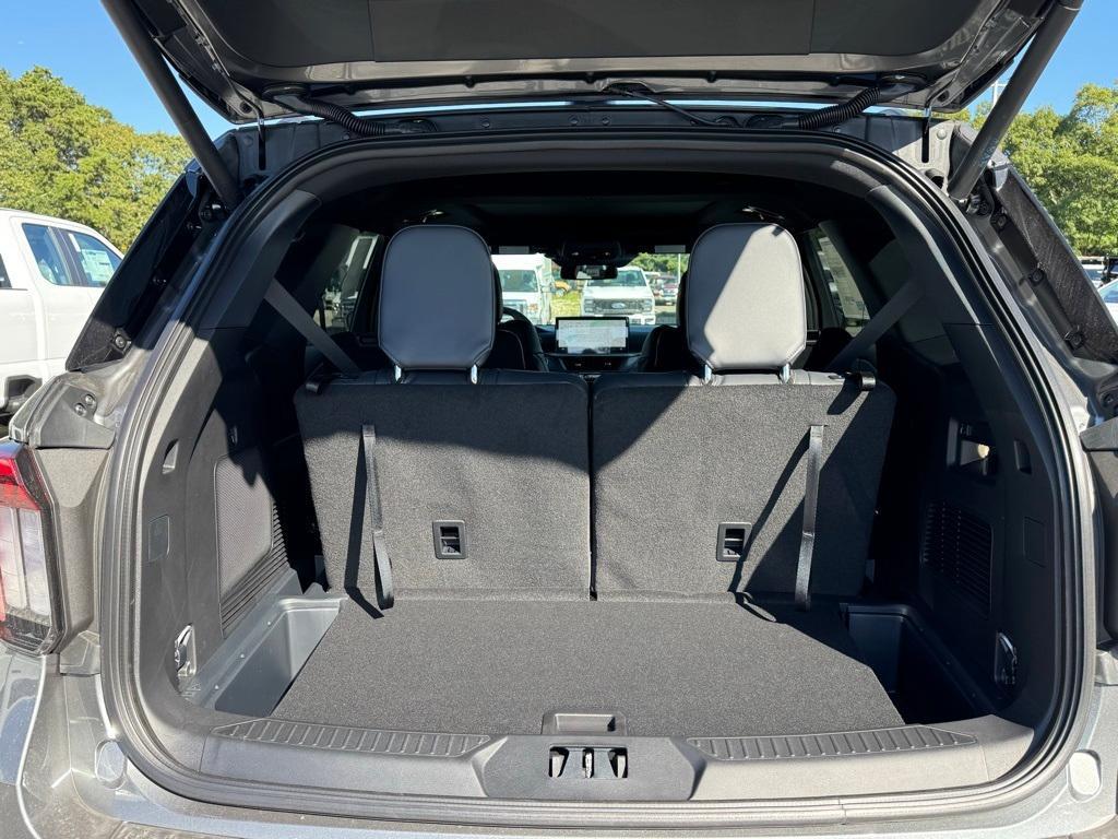 new 2025 Ford Explorer car, priced at $49,875
