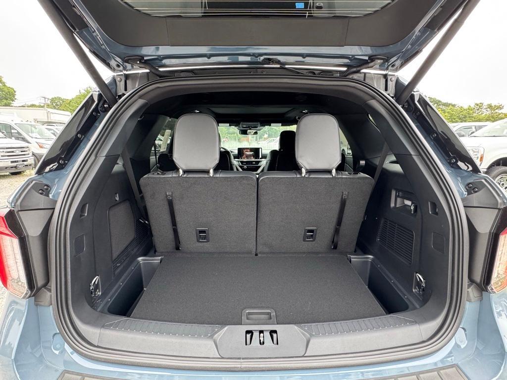 new 2025 Ford Explorer car, priced at $51,325