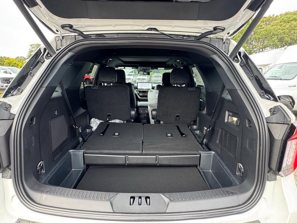 new 2025 Ford Explorer car, priced at $52,265
