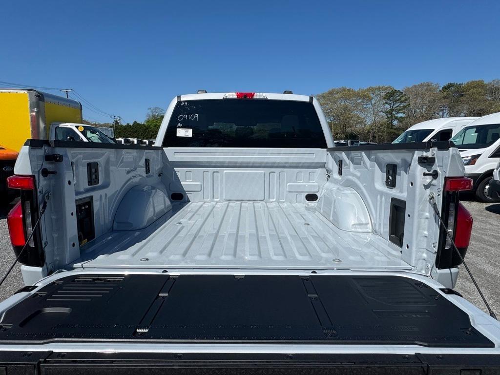 new 2025 Ford F-150 Lightning car