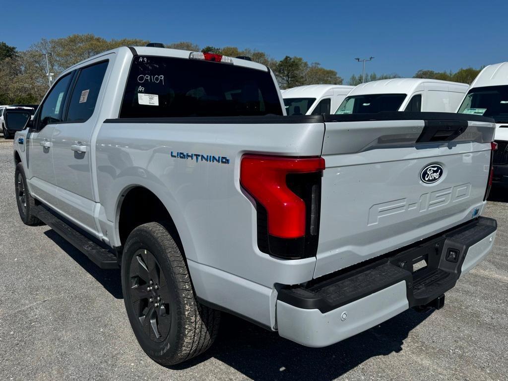 new 2025 Ford F-150 Lightning car