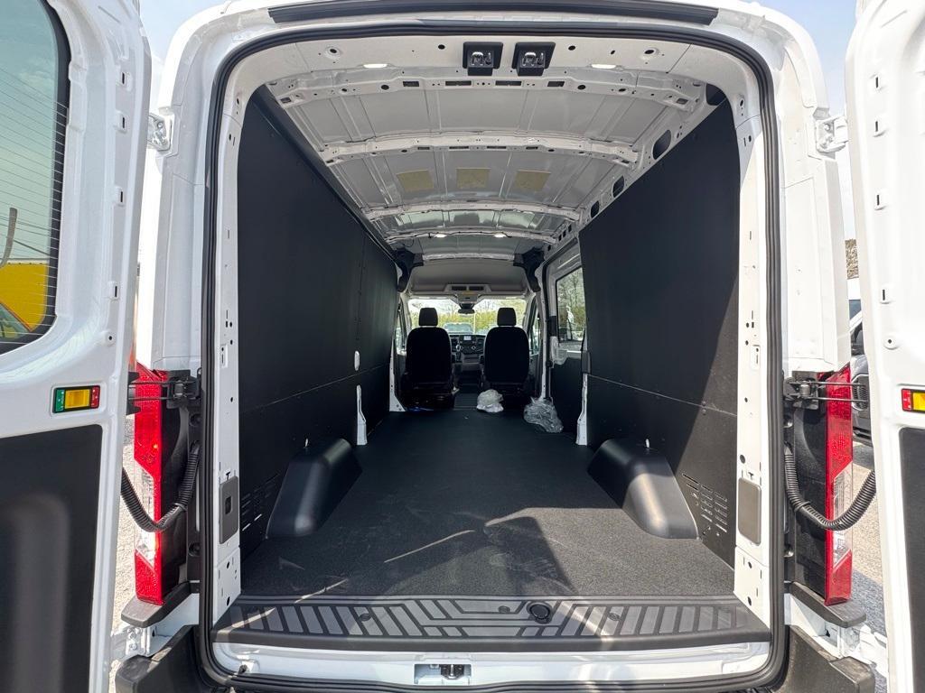 new 2025 Ford Transit-250 car