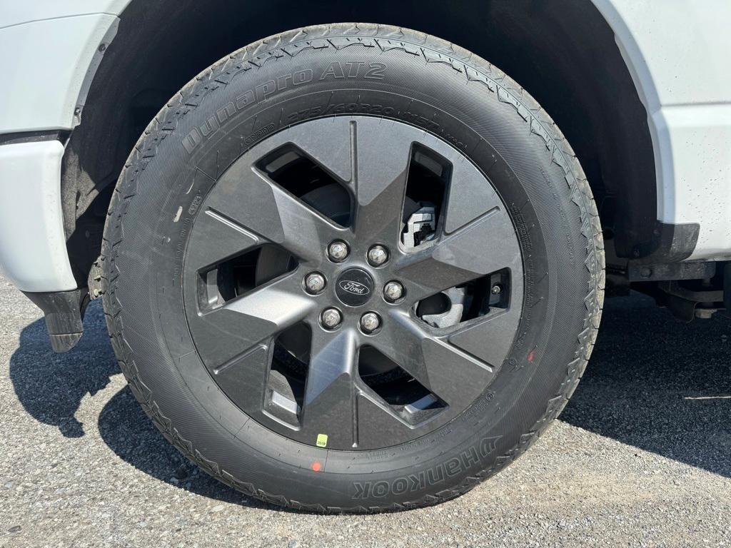 new 2025 Ford F-150 Lightning car