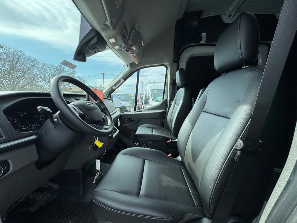 new 2025 Ford F-250 car, priced at $59,070