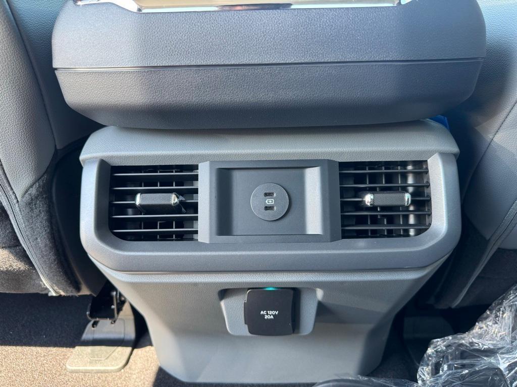 new 2025 Ford F-150 Lightning car