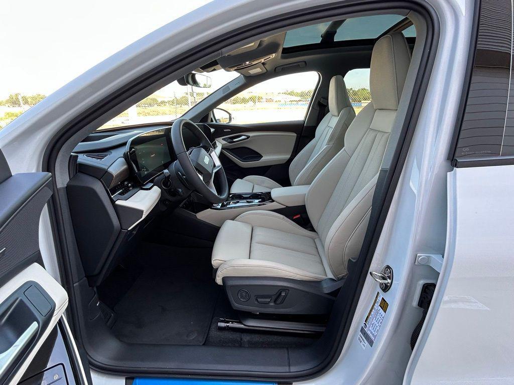 new 2025 Audi Q6 e-tron car, priced at $76,260