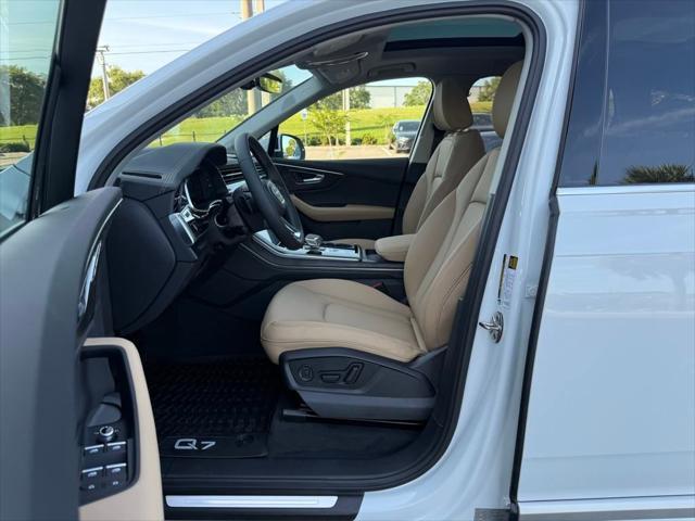 new 2025 Audi Q7 car, priced at $76,205