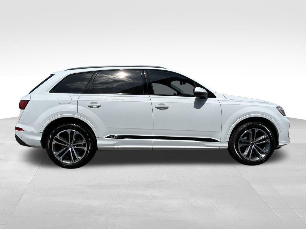 new 2025 Audi Q7 car, priced at $71,930
