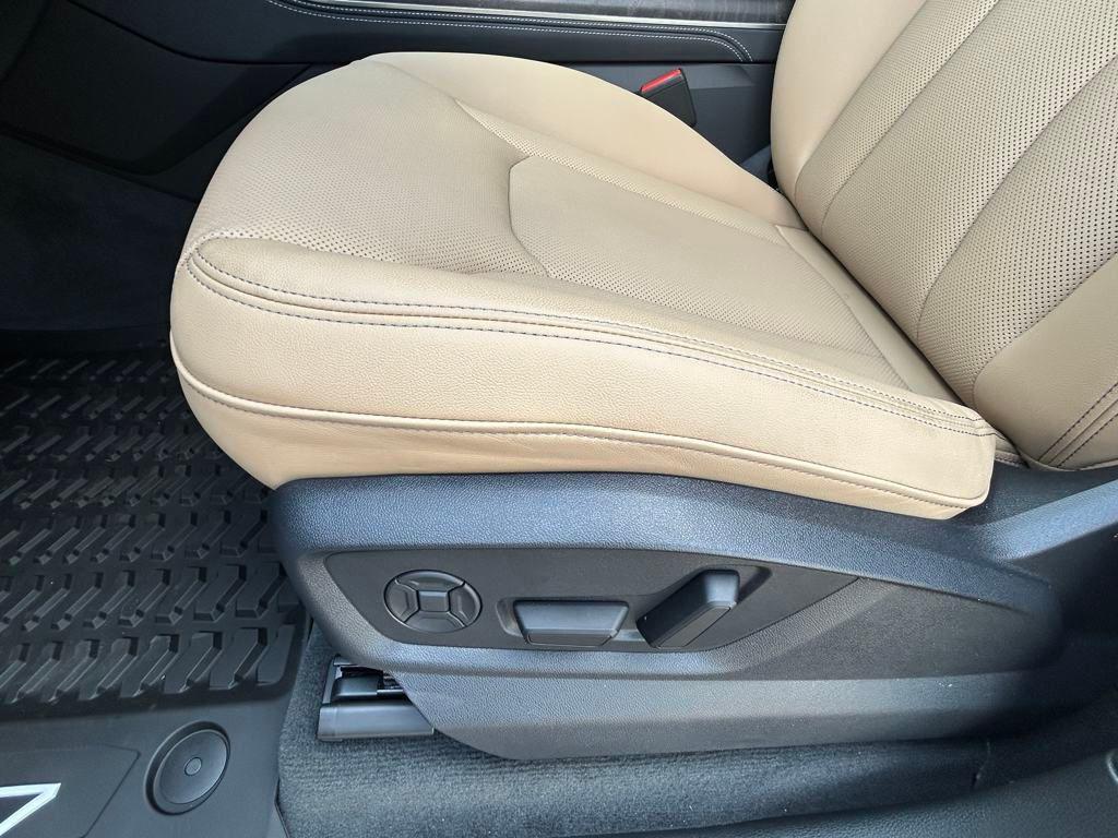 new 2025 Audi Q7 car, priced at $71,930