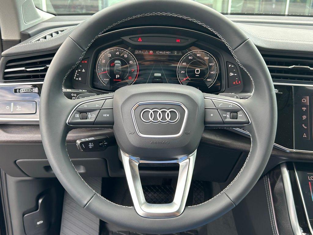 new 2025 Audi Q7 car, priced at $76,205